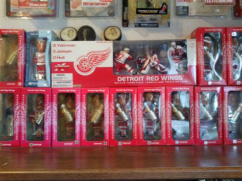 red wings hockey gifts